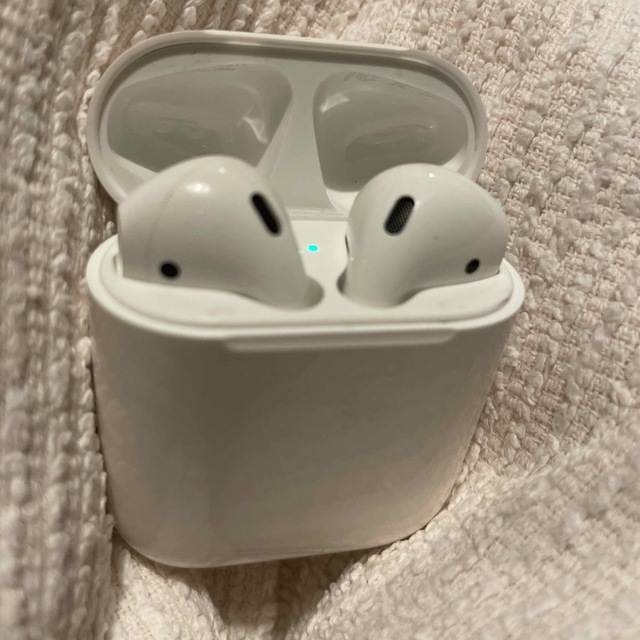 AirPods アップル　Apple