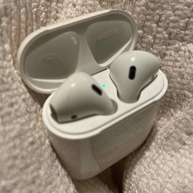 AirPods アップル　Apple