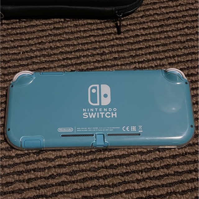 Nintendo Switch(ニンテンドースイッチ)の【充電器付】SwitchLight ターコイズブルー エンタメ/ホビーのゲームソフト/ゲーム機本体(家庭用ゲーム機本体)の商品写真