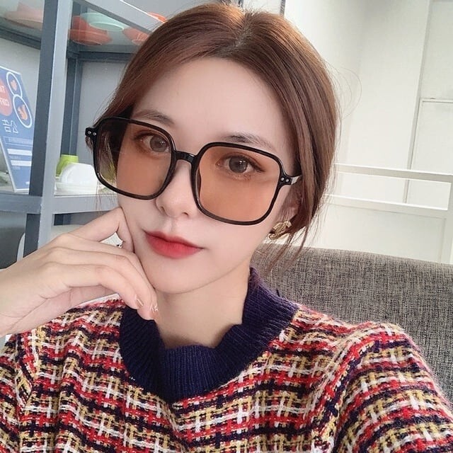 新品 レディース 眼鏡 インスタ映え 伊達メガネ 男女兼用の通販 by ぴかっと 新品 韓国 めがね 眼鏡 サングラス ブラックフレーム 男女兼用 インスタ映え