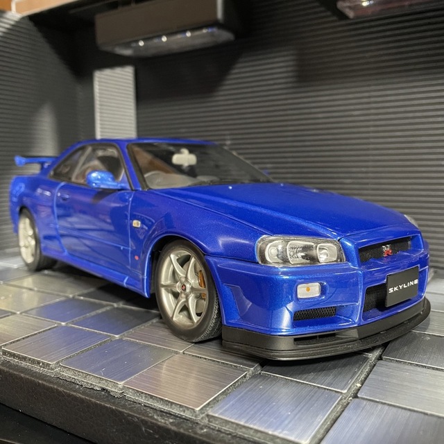 オートアート 1/18 ニッサン スカイライン R34 ブルー