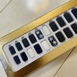 【値下げ】Xmas ネイルチップ 雪の結晶 ネイビー ショート 30ピース コスメ/美容のネイル(つけ爪/ネイルチップ)の商品写真