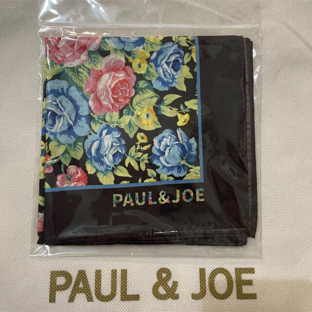 PAUL & JOE(ポールアンドジョー)の新品　ポール&ジョー　花柄　スカーフ　黒 レディースのファッション小物(バンダナ/スカーフ)の商品写真