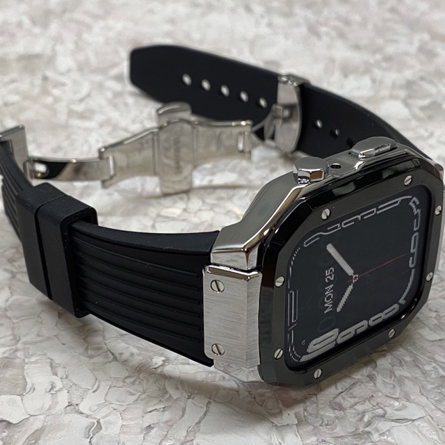 Apple Watch(アップルウォッチ)のアップルウォッチ　ケース＆バンド一体型　ステンレスケース　シリコンラバーベルト メンズの時計(ラバーベルト)の商品写真