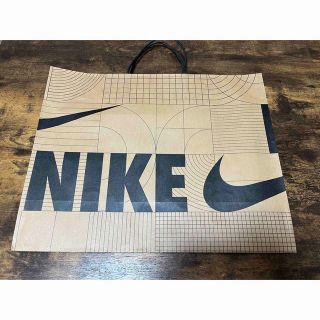 ナイキ(NIKE)のNIKE ナイキ　紙袋　ショッパー　中サイズ(ショップ袋)