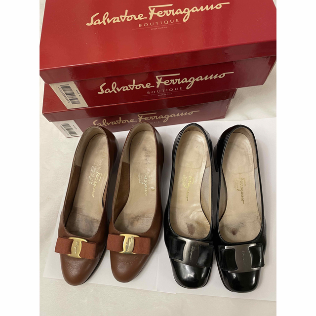 Salvatore Ferragamo(サルヴァトーレフェラガモ)のフェラガモ　二足箱付き　茶色VARA黒エナメル レディースの靴/シューズ(ハイヒール/パンプス)の商品写真