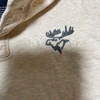 アバクロンビーアンドフィッチ(Abercrombie&Fitch)のAbercrombie Youth L size  胸に 刺繍(Tシャツ/カットソー)