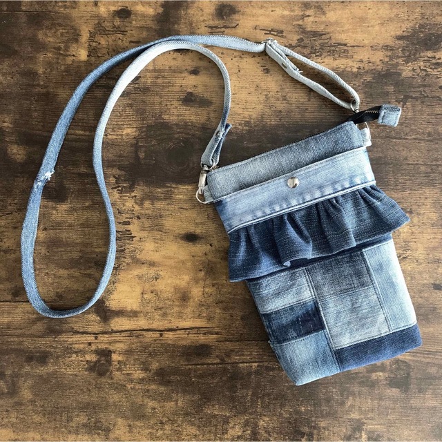 handmade デニムリメイク パッチワーク×フリル サコッシュ 春の