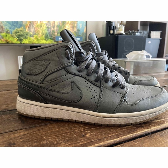 Jordan Brand（NIKE）(ジョーダン)のNIKE AIR JORDAN 1 MID NOUVEAU  メンズの靴/シューズ(スニーカー)の商品写真