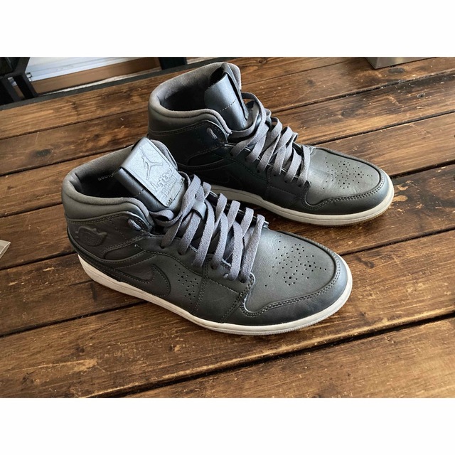 Jordan Brand（NIKE）(ジョーダン)のNIKE AIR JORDAN 1 MID NOUVEAU  メンズの靴/シューズ(スニーカー)の商品写真