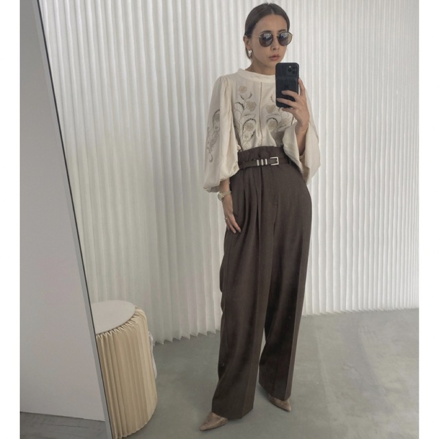 Ameri VINTAGE(アメリヴィンテージ)のAmeri vintageアメリHIGH WAIST TAPERED PANTS レディースのパンツ(カジュアルパンツ)の商品写真