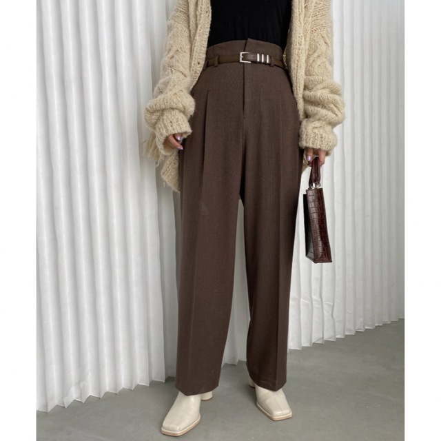 Ameri VINTAGE(アメリヴィンテージ)のAmeri vintageアメリHIGH WAIST TAPERED PANTS レディースのパンツ(カジュアルパンツ)の商品写真