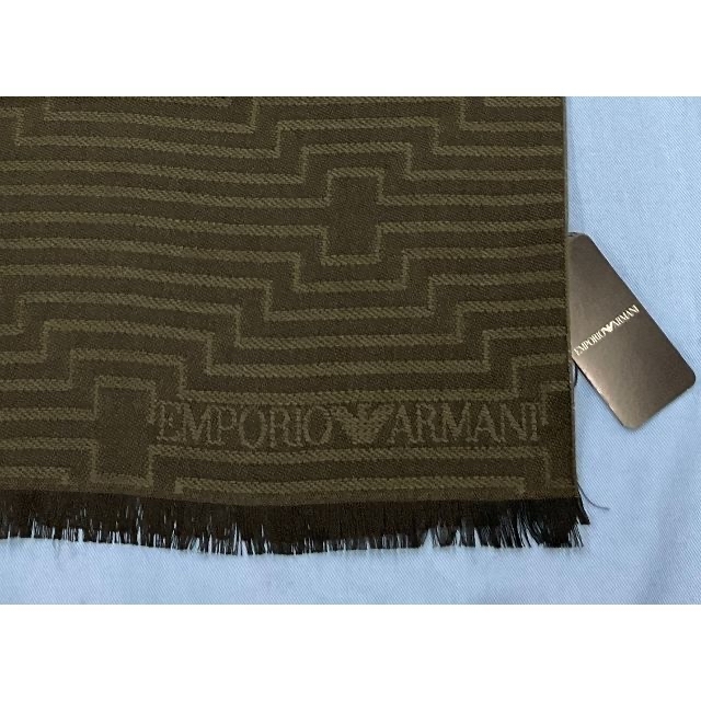 Emporio Armani(エンポリオアルマーニ)のエンポリオ アルマーニ　マフラー07　オリーブ　専用ケース付き　新品 タグ付 メンズのファッション小物(マフラー)の商品写真