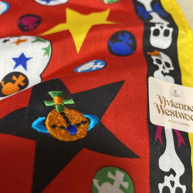 Vivienne Westwood(ヴィヴィアンウエストウッド)のビビアンウエストウッド　ハンカチ　ガイコツ レディースのファッション小物(ハンカチ)の商品写真