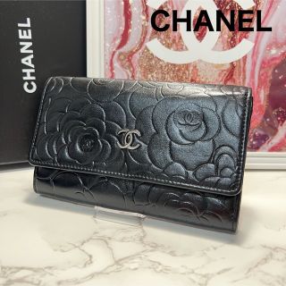 シャネル(CHANEL)のCHANEL シャネル カメリア型押し フラップ ミディアムウォレット 長財布(財布)