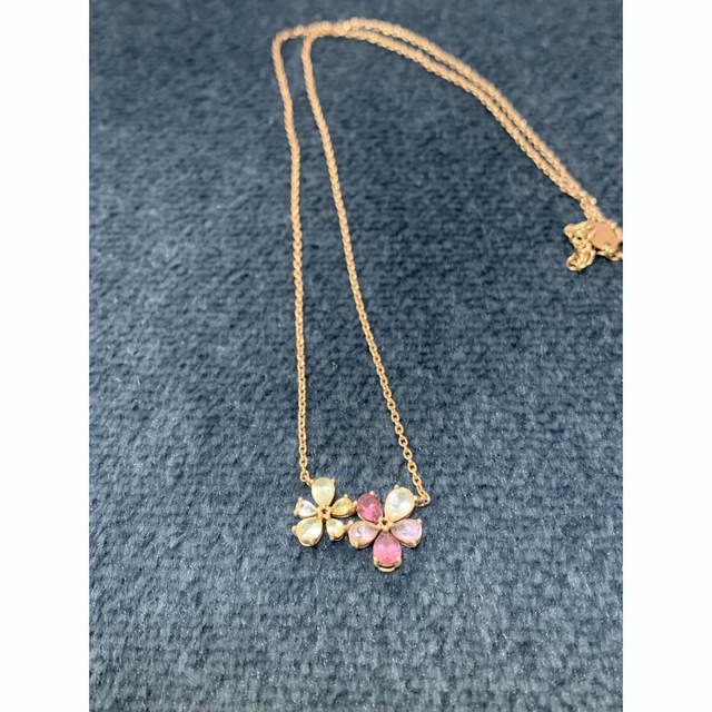 4℃(ヨンドシー)の【美品】4℃（ヨンドシー）　ネックレス　ダブルフラワー　K10 レディースのアクセサリー(ネックレス)の商品写真