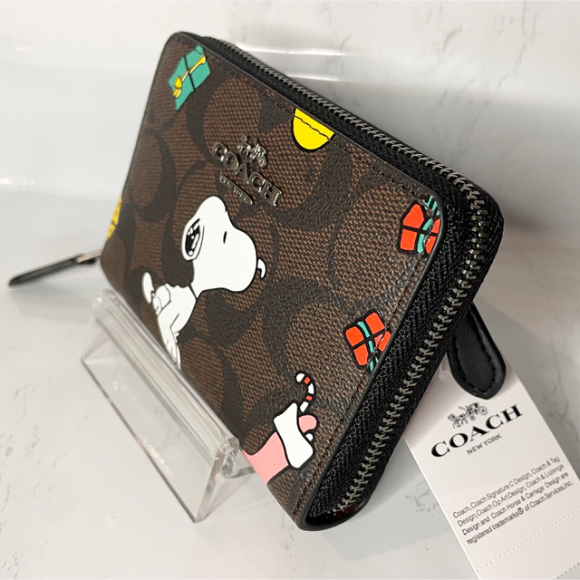 COACH(コーチ)の【2022新作限定コラボ】 COACH×PEANUTS スヌーピー ミニ財布  レディースのファッション小物(財布)の商品写真