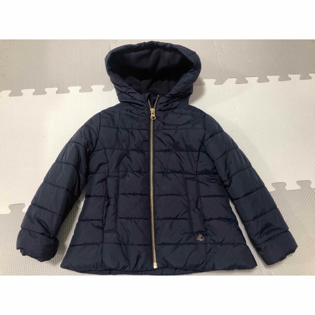 PETIT BATEAU(プチバトー)のプチバトー ネイビー中綿ジャケット キッズ/ベビー/マタニティのキッズ服女の子用(90cm~)(ジャケット/上着)の商品写真