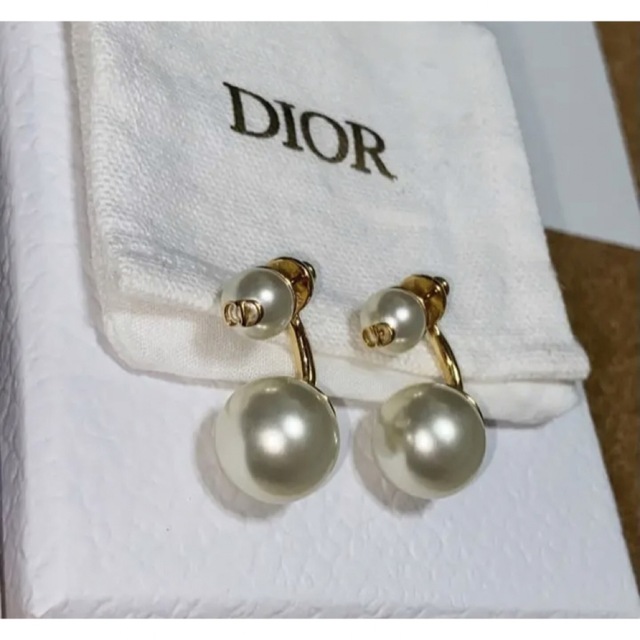 Dior ダブルパールピアス