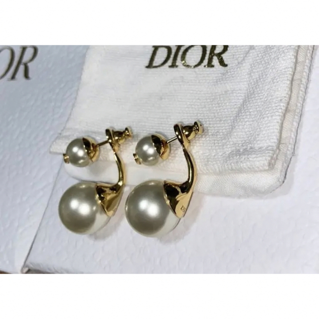 Dior ダブルパールピアス