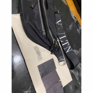 ヴァレンティノ(VALENTINO)のVALENTINO バレンティノ ボディバッグ ショルダーバッグ(ボディーバッグ)