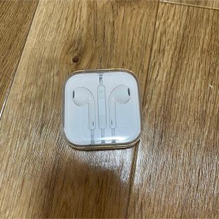 アップル(Apple)の【新品未使用】earpods Apple 純正 イヤホン(ヘッドフォン/イヤフォン)