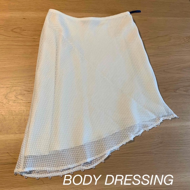 BODY DRESSING Deluxe(ボディドレッシングデラックス)の【ボディドレッシング】パーティーに最適な白のスカート☆Mサイズ レディースのスカート(ひざ丈スカート)の商品写真