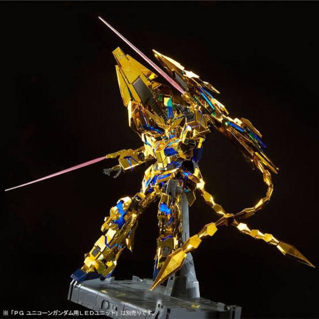 BANDAI(バンダイ)のＰＧ 1/60 ユニコーンガンダム３号機 フェネクス（ナラティブＶｅｒ．） エンタメ/ホビーのおもちゃ/ぬいぐるみ(模型/プラモデル)の商品写真