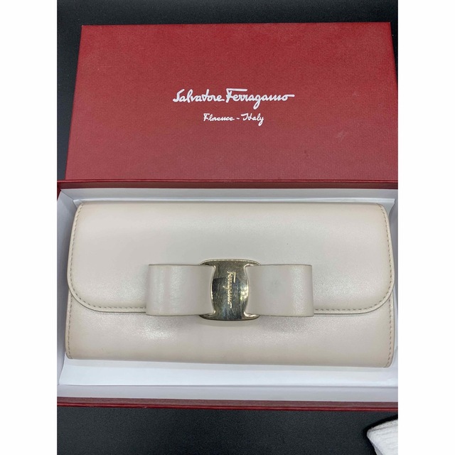 Salvatore Ferragamo(サルヴァトーレフェラガモ)のSalvatore Ferragamo 長財布 レディースのファッション小物(財布)の商品写真