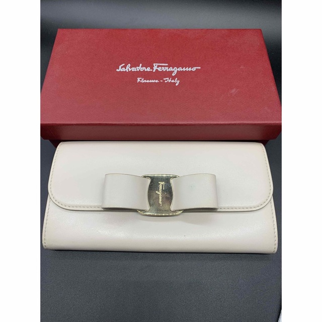 Salvatore Ferragamo(サルヴァトーレフェラガモ)のSalvatore Ferragamo 長財布 レディースのファッション小物(財布)の商品写真