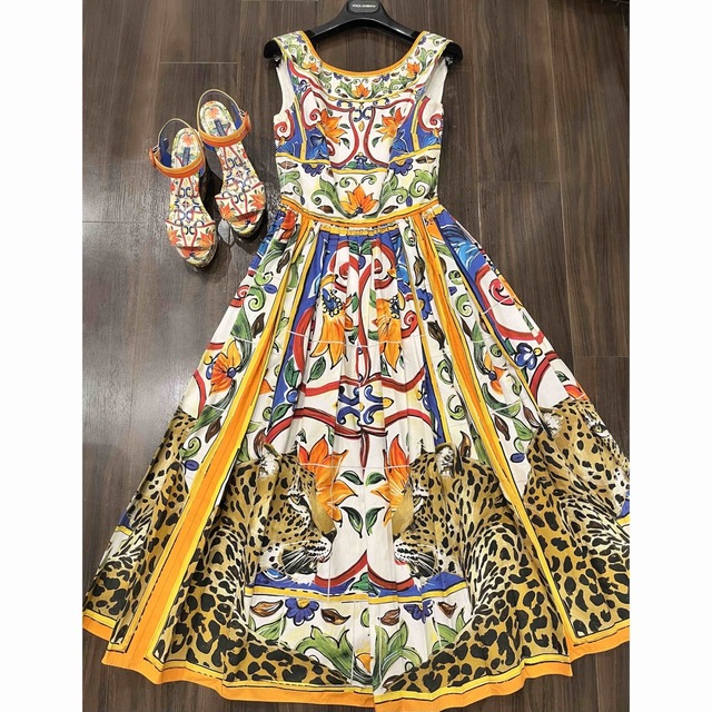 最終お値下げ‼︎★新品同様★Dolce&Gabbanaワンピースマヨリカ柄 | フリマアプリ ラクマ