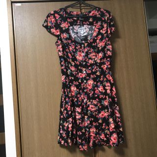 フォーエバートゥエンティーワン(FOREVER 21)の花柄ワンピース★新品未使用★Mサイズ(ミニワンピース)