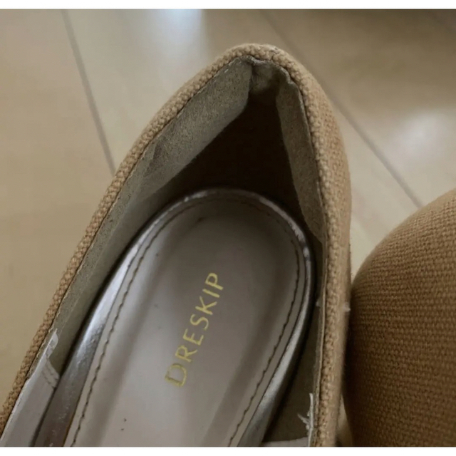 SHOO・LA・RUE(シューラルー)のシューラルー　パンプス　ベージュ　布生地 レディースの靴/シューズ(ハイヒール/パンプス)の商品写真