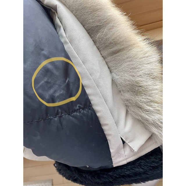 CANADA GOOSE(カナダグース)のクーポン限定値下げ！カナダグース　ベージュ　XS レディースのジャケット/アウター(ダウンジャケット)の商品写真