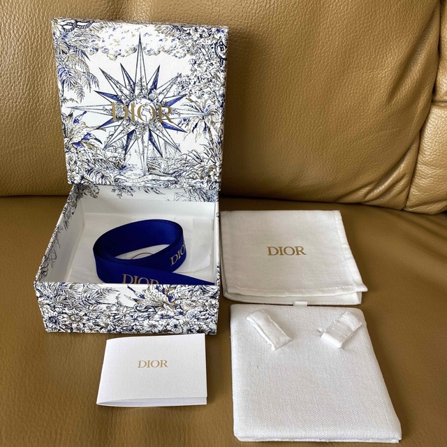 最新 Dior ディオール 2022クリスマス限定ボックス ネックレス | フリマアプリ ラクマ