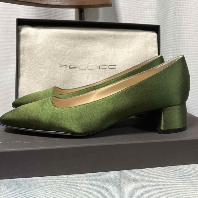 PELLICO(ペリーコ)のペリーコ　スクエアトゥパンプス レディースの靴/シューズ(ハイヒール/パンプス)の商品写真