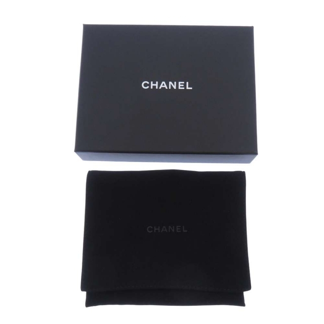 CHANEL(シャネル)のシャネル 三つ折り財布 マトラッセ ココマーク クラシック スモール フラップ ウォレット AP0230 CHANEL 財布 レディースのファッション小物(財布)の商品写真