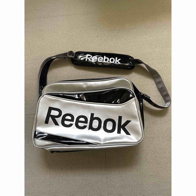 Reebok(リーボック)のRedboxエナメルスポーツバック スポーツ/アウトドアのスポーツ/アウトドア その他(その他)の商品写真