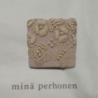 ミナペルホネン(mina perhonen)のミナペルホネン　サンキューベリーバッジ　flower cake　正規品💠(ブローチ/コサージュ)