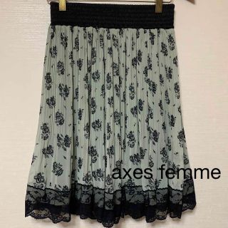 アクシーズファム(axes femme)のaxes femme グレー系 バラ柄プリーツスカート(ひざ丈スカート)