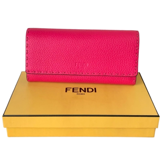 大人も着やすいシンプルファッション FENDI - FENDI フェンディ