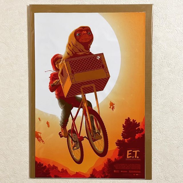 布 ポスター「E.T. 空を飛ぶ自転車 夕陽 イラスト 映画 オレンジ」 インテリア/住まい/日用品のインテリア小物(その他)の商品写真