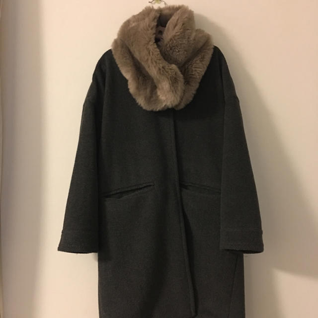 KBF(ケービーエフ)のファー付きコート レディースのジャケット/アウター(毛皮/ファーコート)の商品写真