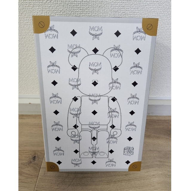 BE@RBRICK MCM WHITE CHROME Ver. 100% & 4の通販 by lily's shop|ラクマ