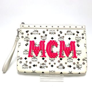 エムシーエム(MCM)のエムシーエム MCM スタッズ ロゴグラム フラットポーチ クラッチバッグ レザー ホワイト(クラッチバッグ)