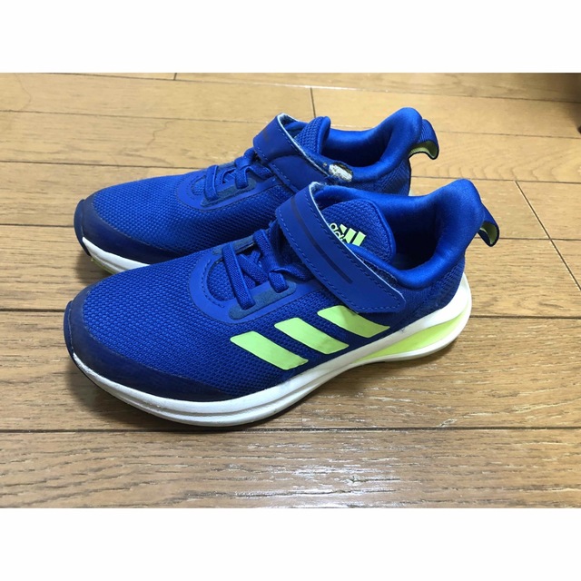 adidas(アディダス)のアディダス キッズ スニーカー 19cm ブルー キッズ/ベビー/マタニティのキッズ靴/シューズ(15cm~)(スニーカー)の商品写真