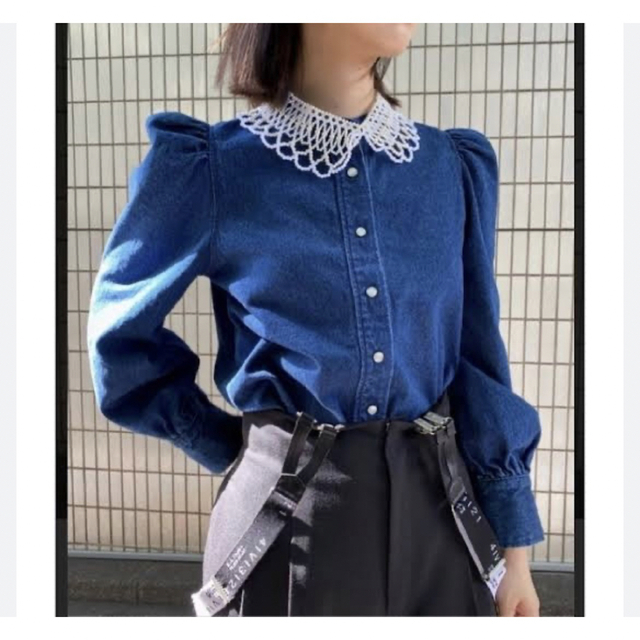 Ameri VINTAGE(アメリヴィンテージ)のアメリ DENIM POOFY BLOUSE レディースのトップス(シャツ/ブラウス(長袖/七分))の商品写真