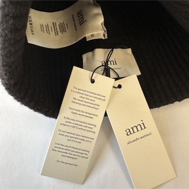 ami(アミ)の新品未着用 Ami Paris メリノウールビーニー ニット帽 ブラック 黒 メンズの帽子(ニット帽/ビーニー)の商品写真