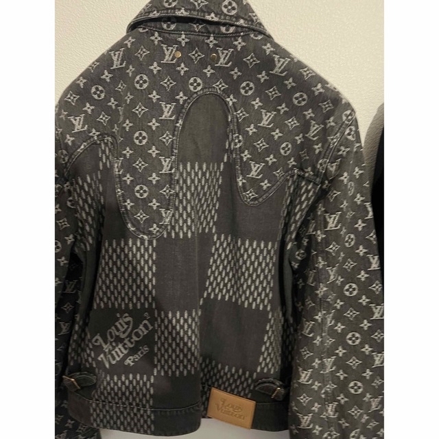 LOUIS VUITTON(ルイヴィトン)のジャイアントダミエウェーブスモノグラムデニムジャケット1A88WS ４６ メンズのジャケット/アウター(Gジャン/デニムジャケット)の商品写真