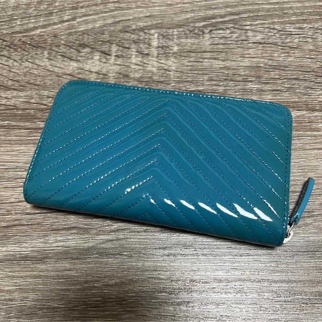 シャネル シェブロン ミディアム ジップウォレット 財布 パテント